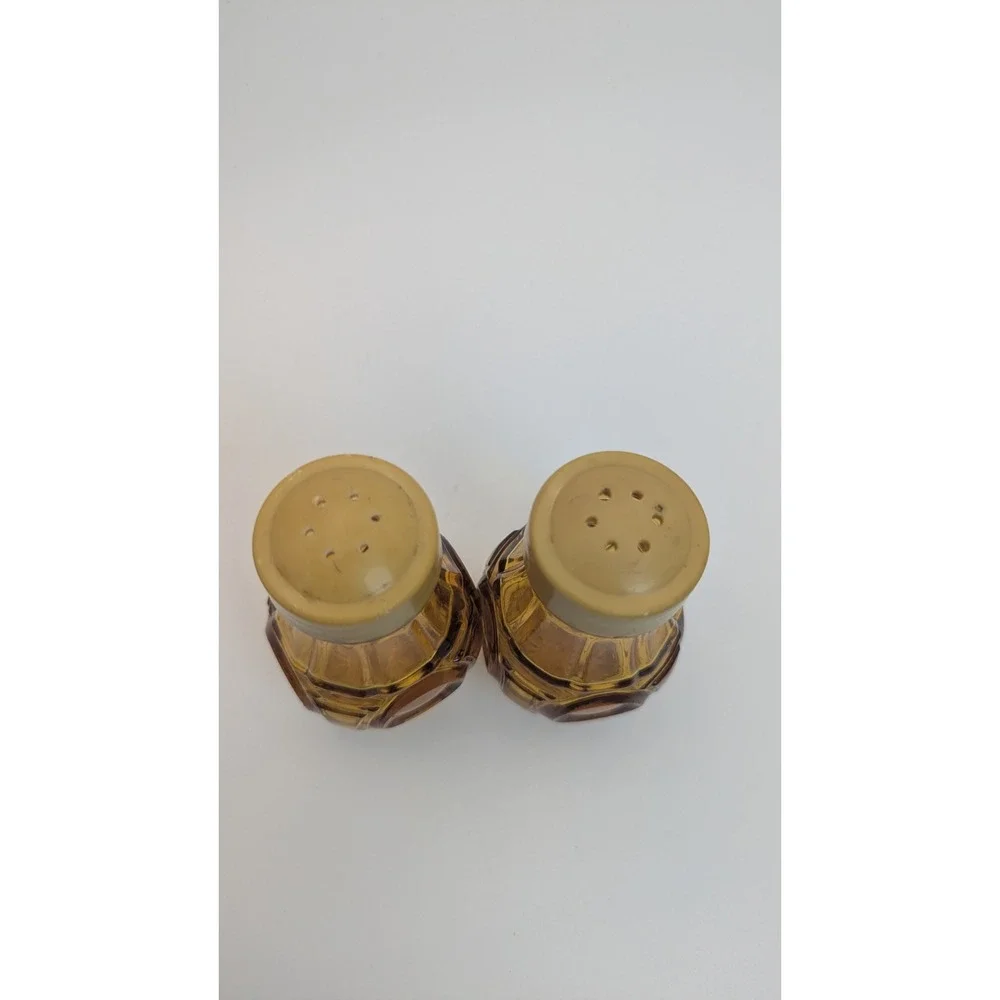 Vintage Amber Glass Salt Pepper Shakers‎ Thumbprint Ribbed MCM Retro Set 4 Inch